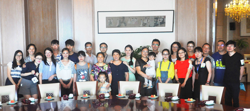 “yl34511线路中心日”游园嘉宾合影_副本.jpg
